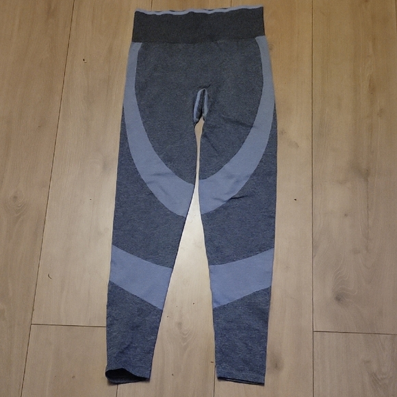 PINK Victoria's Secret Gray Leggings - Picture 2 of 3